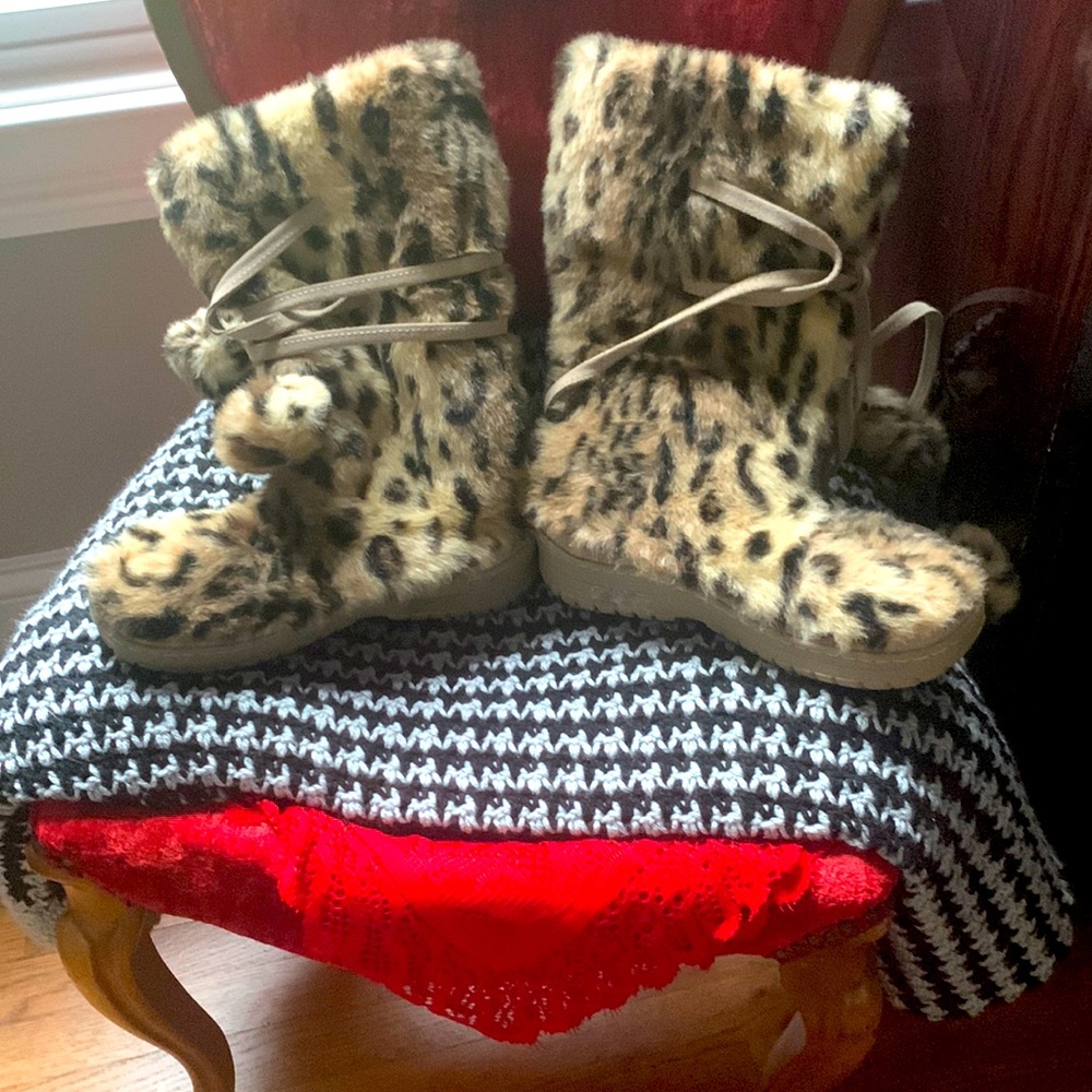 Colin Stuart leopard print faux fur snow boots